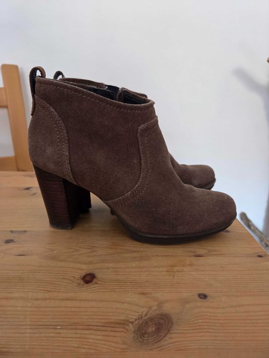 Botins de camurça castanha Tommy Hilfiger, tamanho 37
