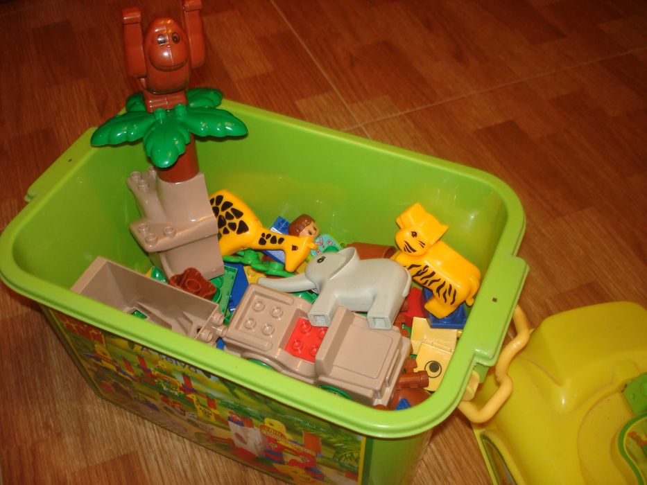 Vendo Balde de Legos da Selva a muito bom preço