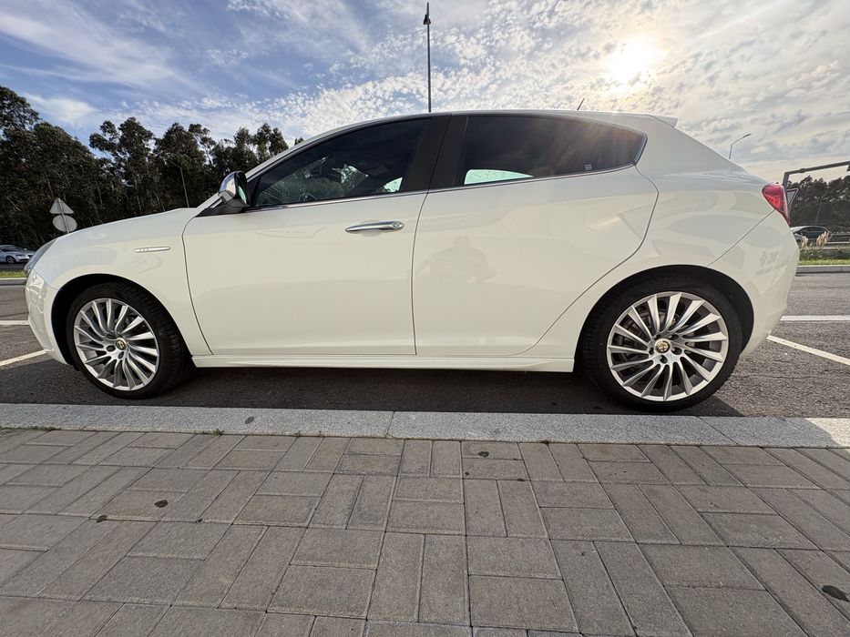 Giulietta 1.6 JTD (revisão feita / IUC pago)