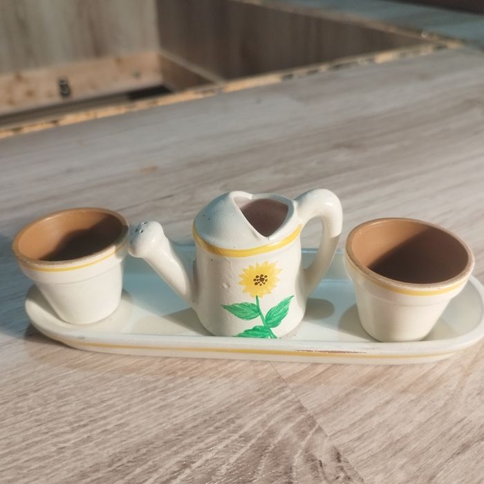 Mały zestaw doniczek dla dzieci ogrodnik