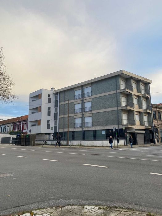 Arrendamento de apartamento T2 - Amial/Circunvalação