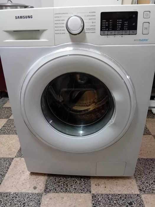 Máquina de lavar roupa Samsung