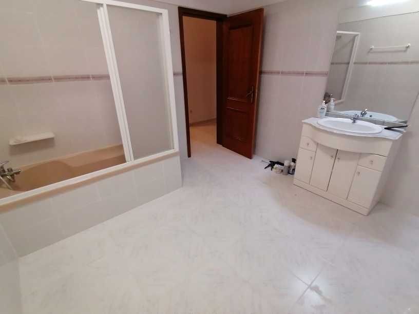 Vende-se apartamento apartamento T2 com boa restauraçao recente.