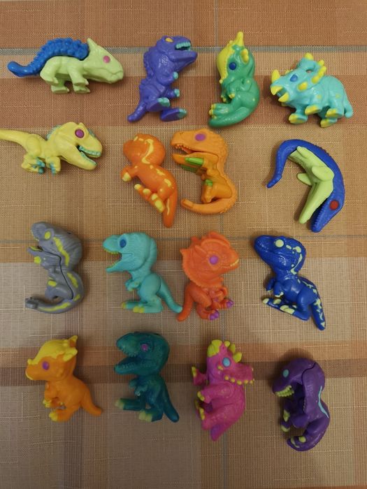Figurki Kinder you jurassic Word 16 sztuk