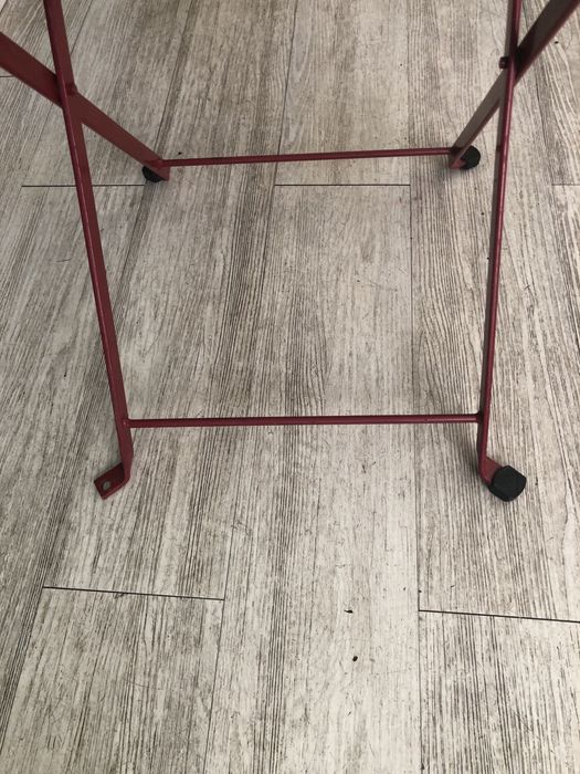 Cadeira ikea vermelha