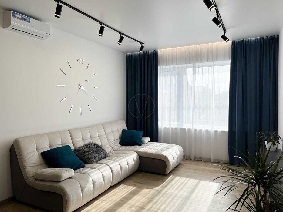 Продаю будинок 182 кв.м. з ремонтом та виходом на озеро, КМ Міжріччя