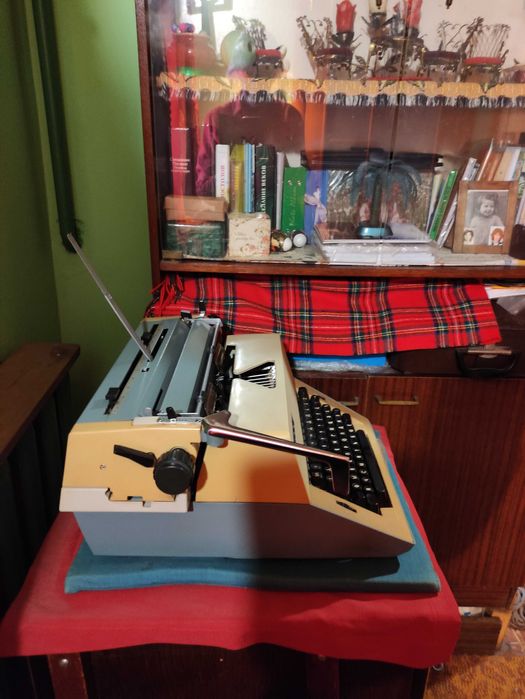 2-язычная ГДР машинка Роботрон: печатает рус.+укр.языки+док-ты+ленты