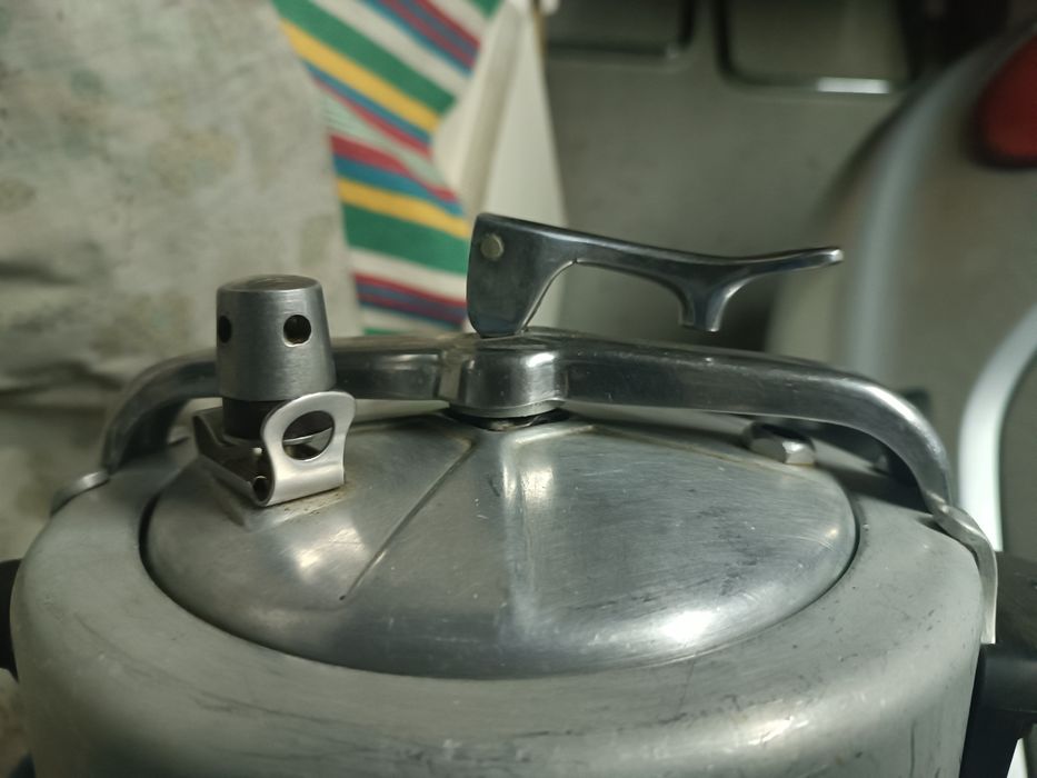 Panela de pressão usada