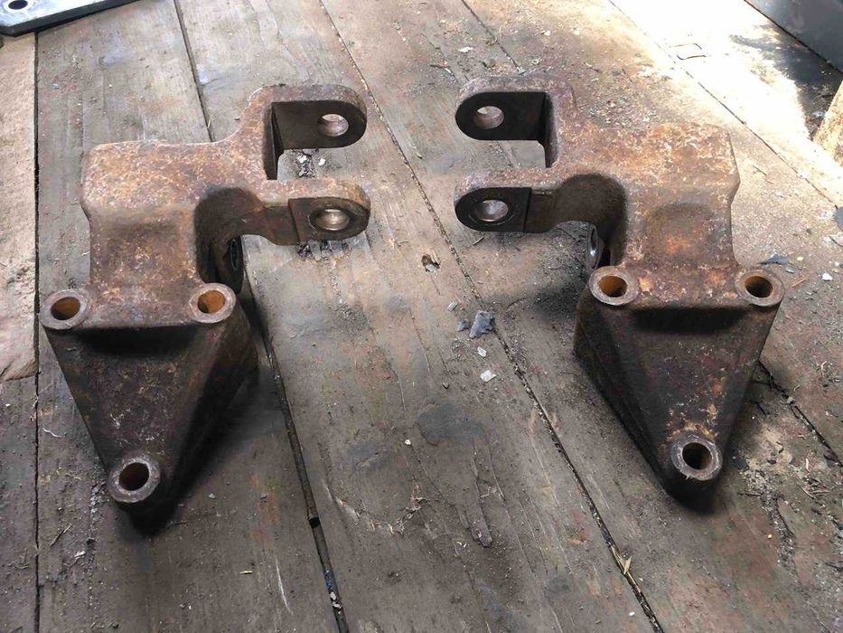 Кронштейн кріплення стабілізатора та амортизатора Мерседес R19.5