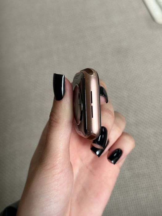 Продам свій смарт годинник Apple Watch SE 44 gold ОРИГІНАЛ