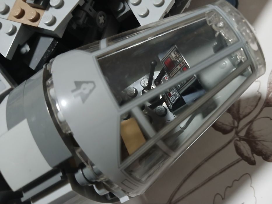 Lego star wars  millennium falcon