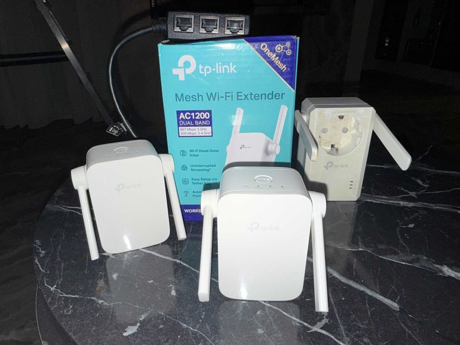 3 sztuki . Wzmacniacze Wi-Fi. TP-Link AC1200, RE305.
