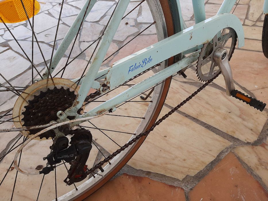 Bicicleta de senhora estilo "pasteleira"