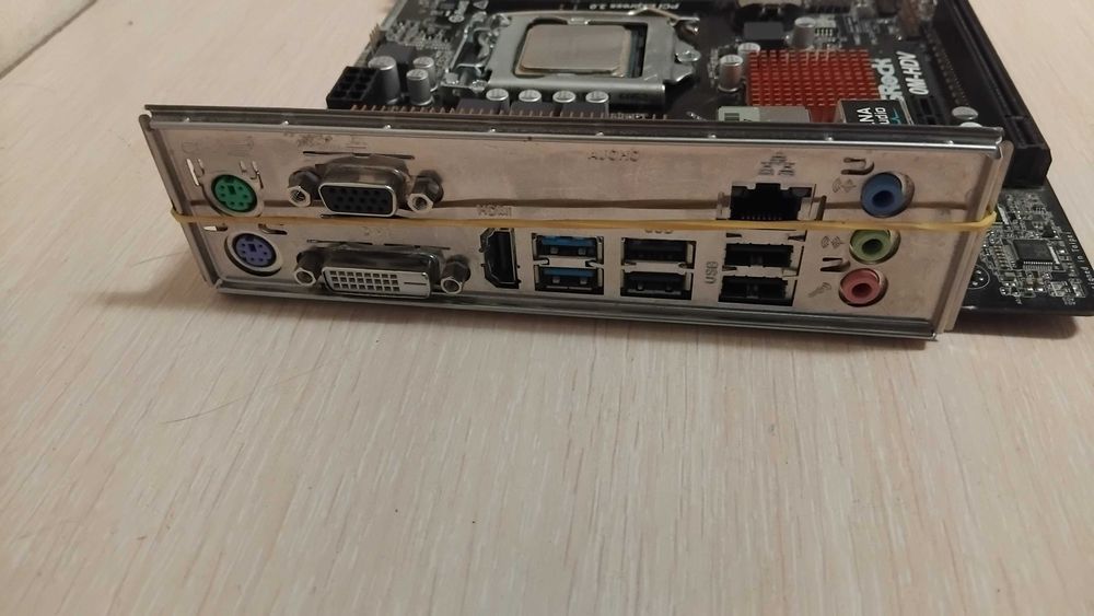Материнська плата ASRock H110M-HDV
