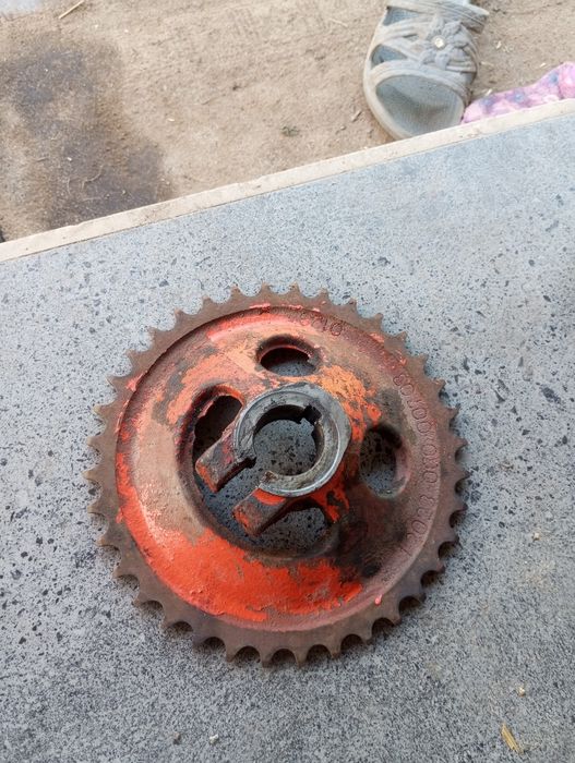 Продам запчастини до преса Sipma .     Редуктор ,поршень,маховик,шнек