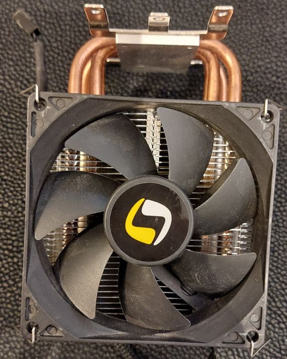 GIGABYTE GA-990XA-UD3  + cooler + AMD FX 6300
Procesor AMD FX-6300