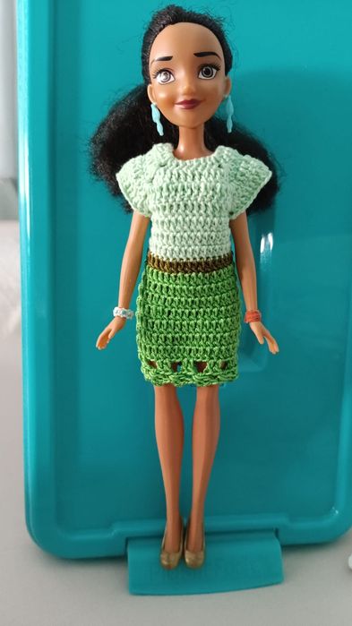 Roupas de boneca de crochê