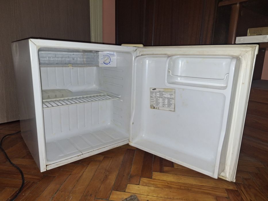 Барний холодильник Samsung
