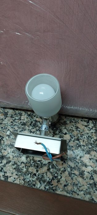 candeeiros de mesa e de parede