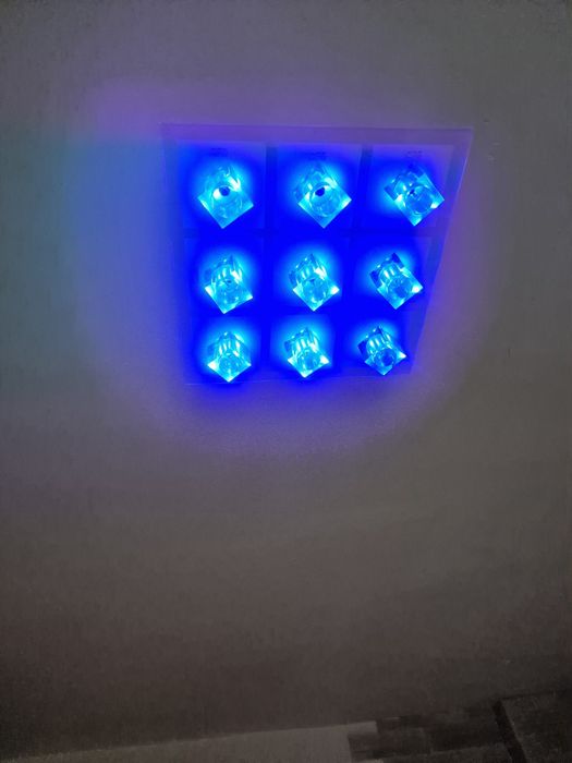 Lampa na sufit ze zmieniającym się światłem