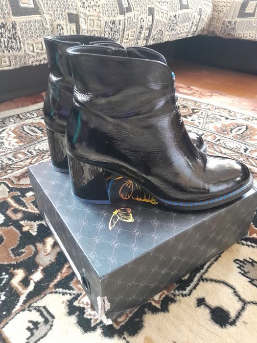 Лакові черевички