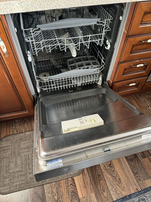 Продам посудомоечную машину Аристон