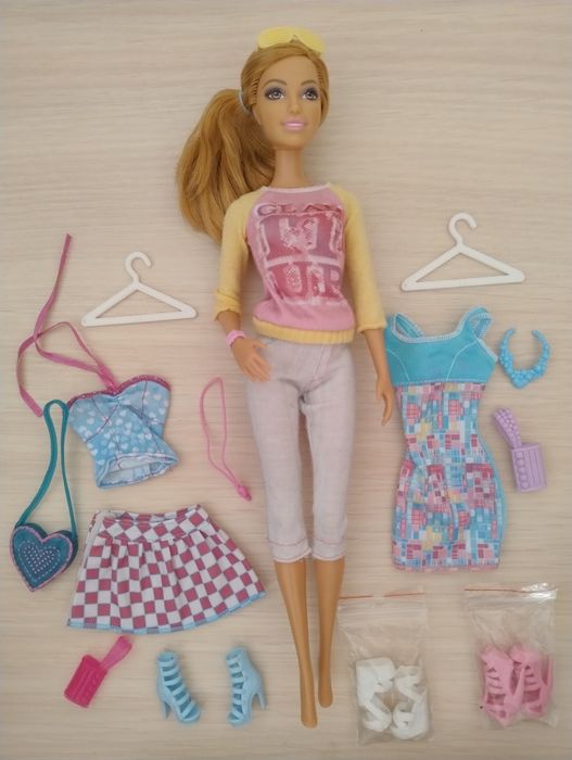 Lalka Barbie Summer z ubrankami i akcesoriami