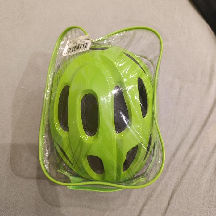 Kask z ochroniaczami