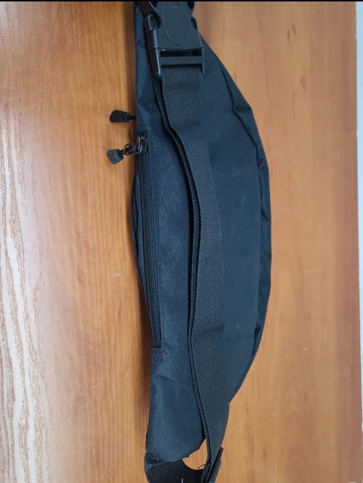 Saszetka czarna pojemna