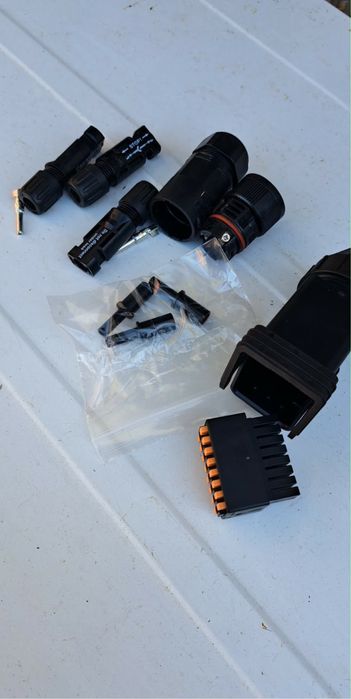 zestaw złączy elektrycznych do instalacji fotowoltaicznej