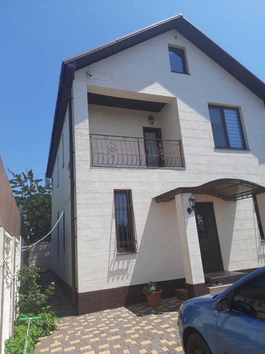 Дом в Червоном Хуторе , в доме остается все, отличное местоположение.