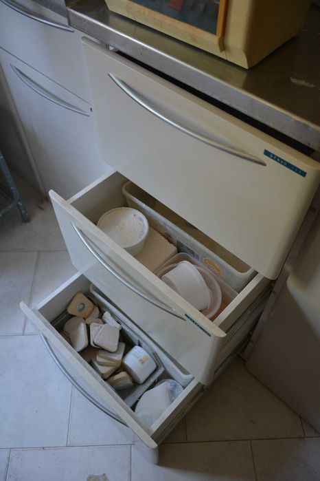 Vendo tampo Inox com 2 cubas e 4 móveis de gavetas