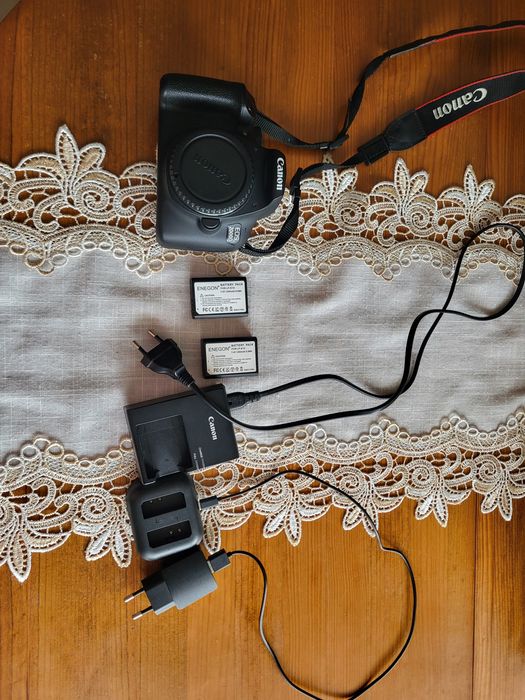 Canon 2000D + Objetiva Canon EF 18-55mm