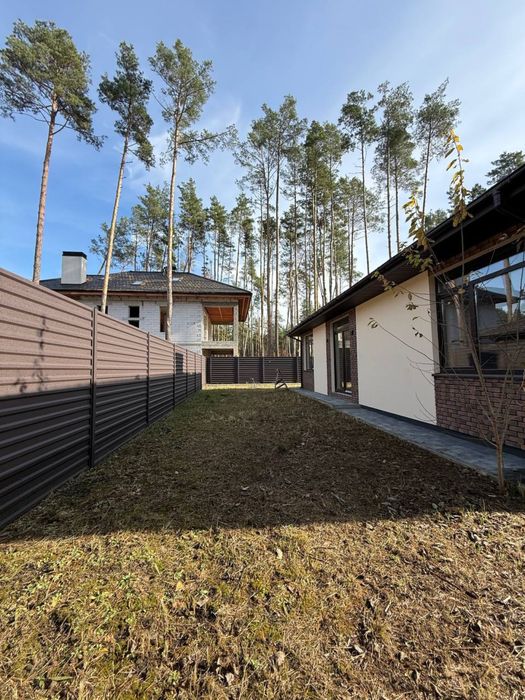 Одноповерховий будинок 130 м2 в соснах. Лісова Буча елітний район.