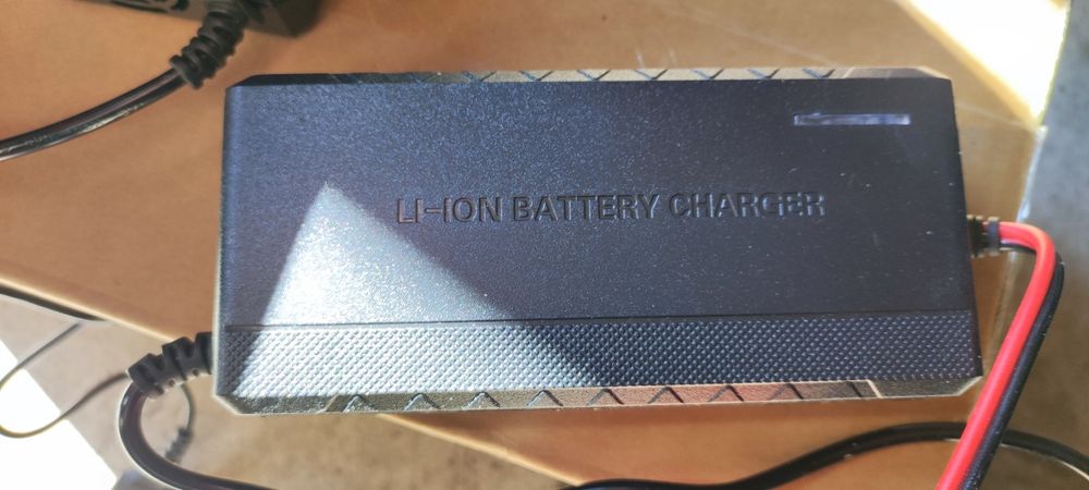Акумулятор LiFePO4 12.8V 100Ah (1280Wh) з  зарядним пристроєм.