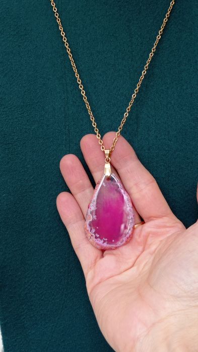 Wisiorek z naturalnym agatem w ciekawym kolorze