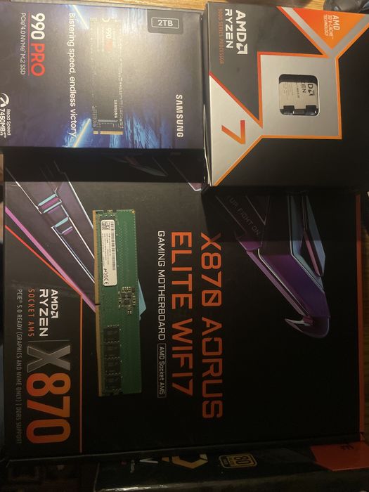 X870 Gigabyte Ryzen 7 9800X3D 4070Super 2TB 990 Pro Samsung. 32GB Ddr5