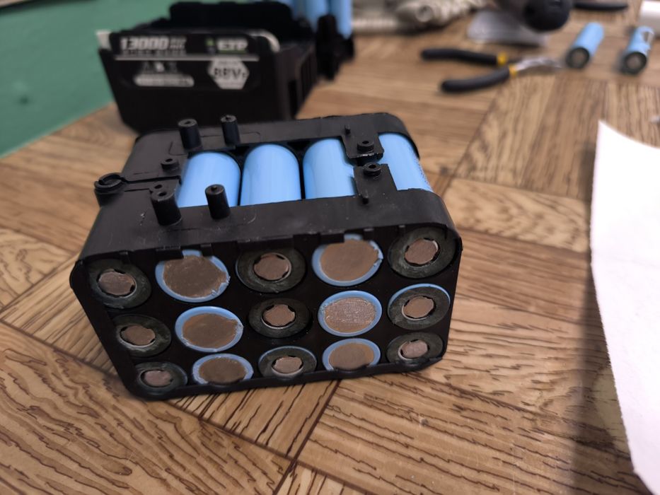 Перепаковка аккумуляторов инструмента.