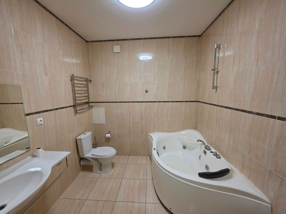 Ціну знижено! Від власника! Продаж 4-к квартири вул. Раїси Окіпної 4. 5 поверх