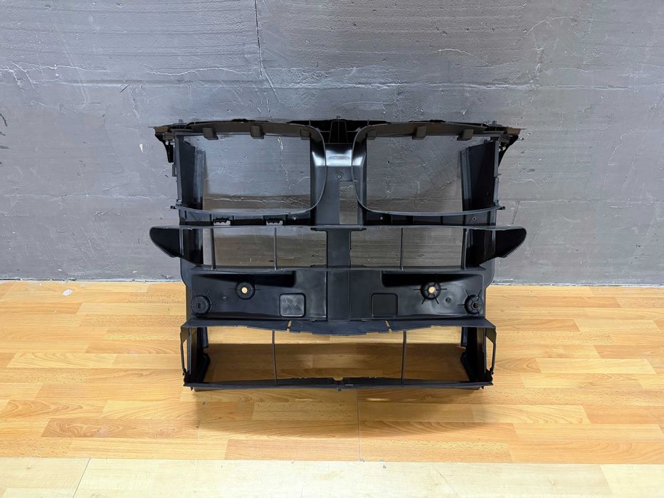 Повітряна заслонка ( жалюзі ) телевізор на BMW X5 F15 2013-2018 року