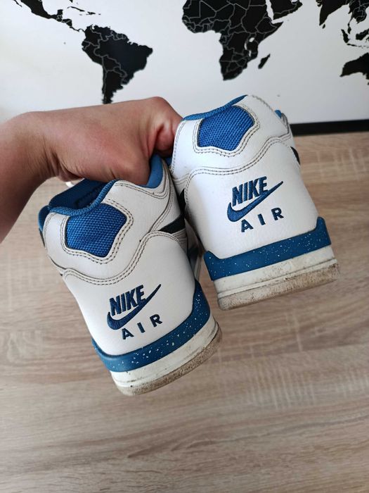 Nike Air Flight 89 białe buty sportowe z niebieskimi elementami 42