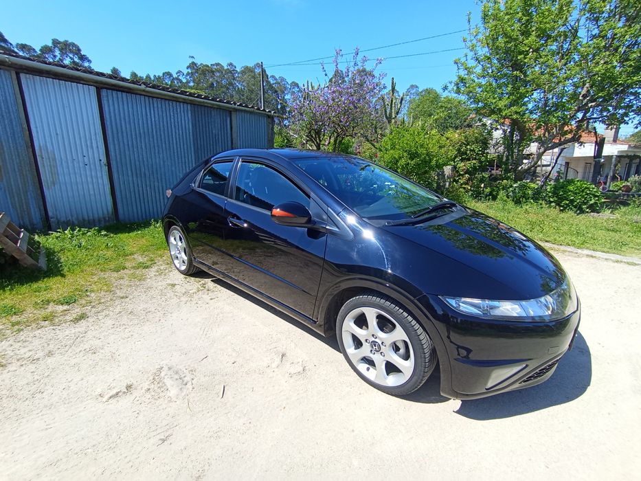 Honda Civic 1.4 83 CV com 176000 km.