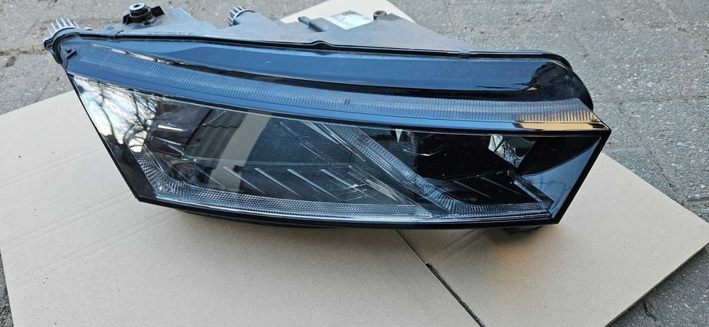 Lampa reflektor prawy przód Skoda Octavia IV Full LED Oryginał Eu