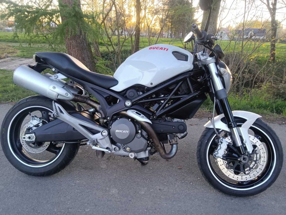 Ducati Monster 696