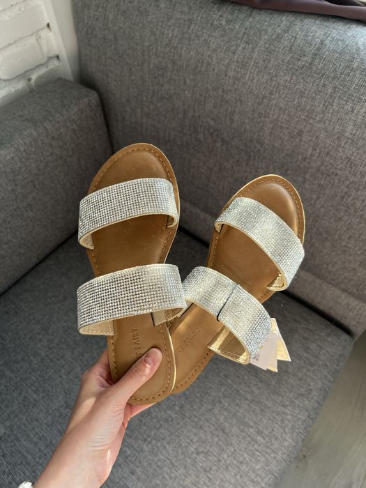 Letnie klapki z cyrkoniami