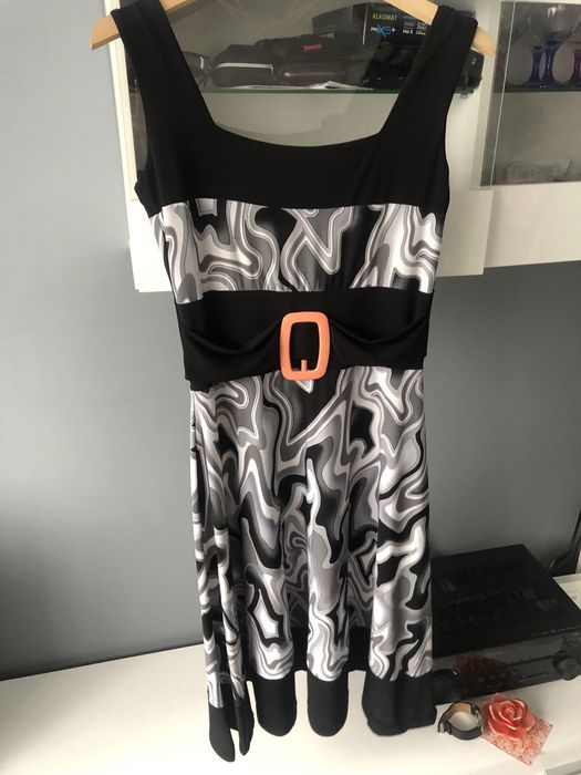 Sukienka damska bialo czarna