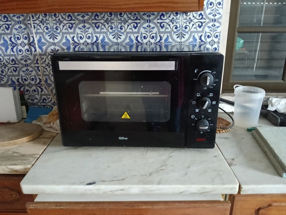 forno elétrico preto