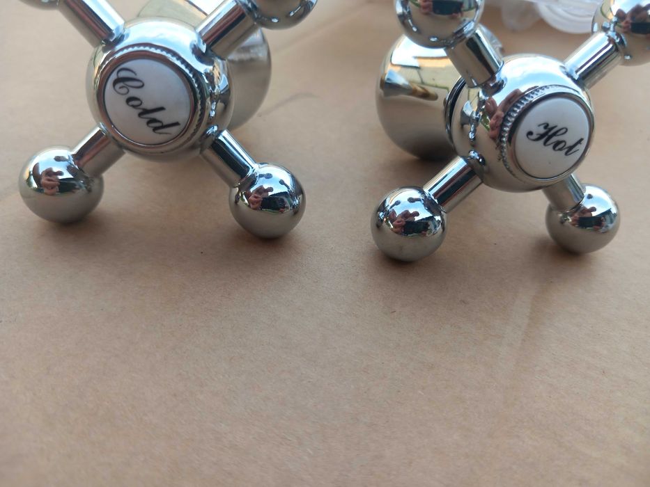 Pokrętła do baterii umywalkowej retro  ciepła/zimna 2 sztuki