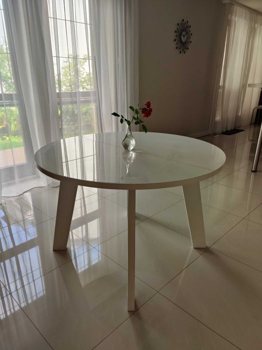 Stół rozkładany z szklanym blatem