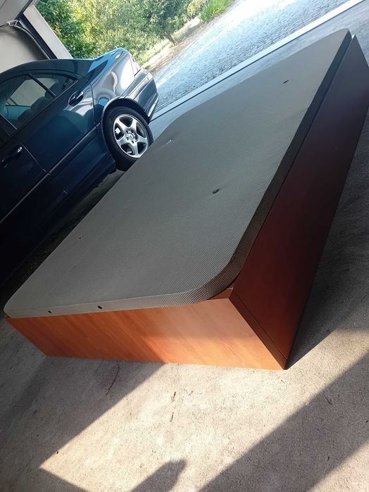 Cama de casal com arrumação